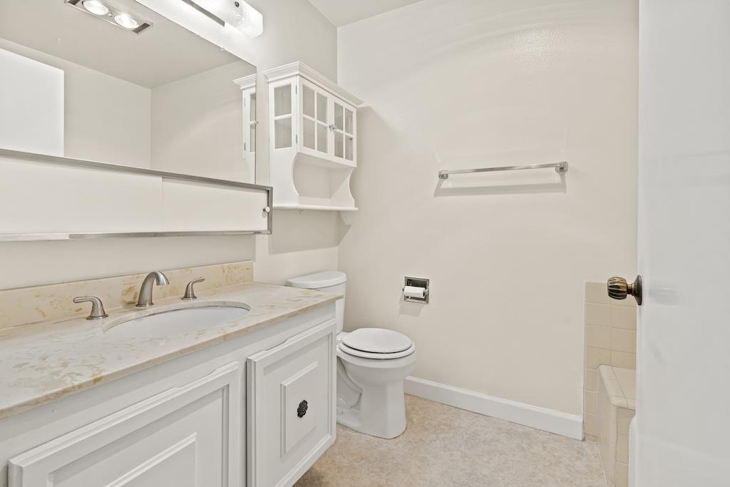 Detail Gallery Image 11 of 28 For 5481 Cribari Grn, San Jose,  CA 95135 - 2 Beds | 2 Baths