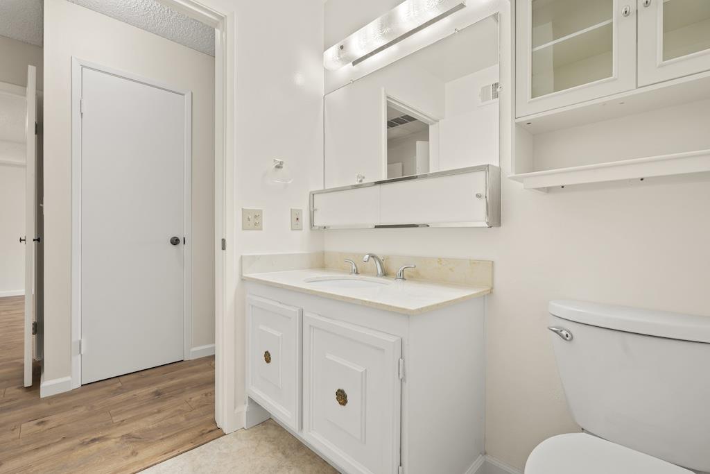 Detail Gallery Image 12 of 28 For 5481 Cribari Grn, San Jose,  CA 95135 - 2 Beds | 2 Baths