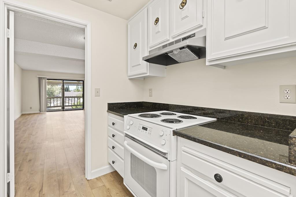 Detail Gallery Image 14 of 28 For 5481 Cribari Grn, San Jose,  CA 95135 - 2 Beds | 2 Baths