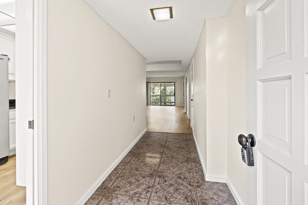 Detail Gallery Image 3 of 28 For 5481 Cribari Grn, San Jose,  CA 95135 - 2 Beds | 2 Baths