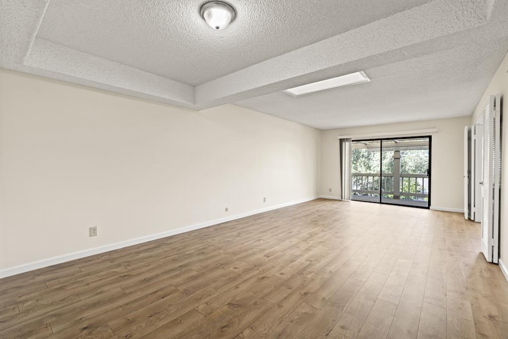 Detail Gallery Image 4 of 28 For 5481 Cribari Grn, San Jose,  CA 95135 - 2 Beds | 2 Baths