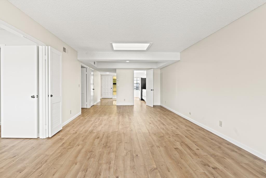 Detail Gallery Image 5 of 28 For 5481 Cribari Grn, San Jose,  CA 95135 - 2 Beds | 2 Baths