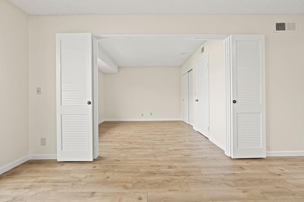 Detail Gallery Image 8 of 28 For 5481 Cribari Grn, San Jose,  CA 95135 - 2 Beds | 2 Baths