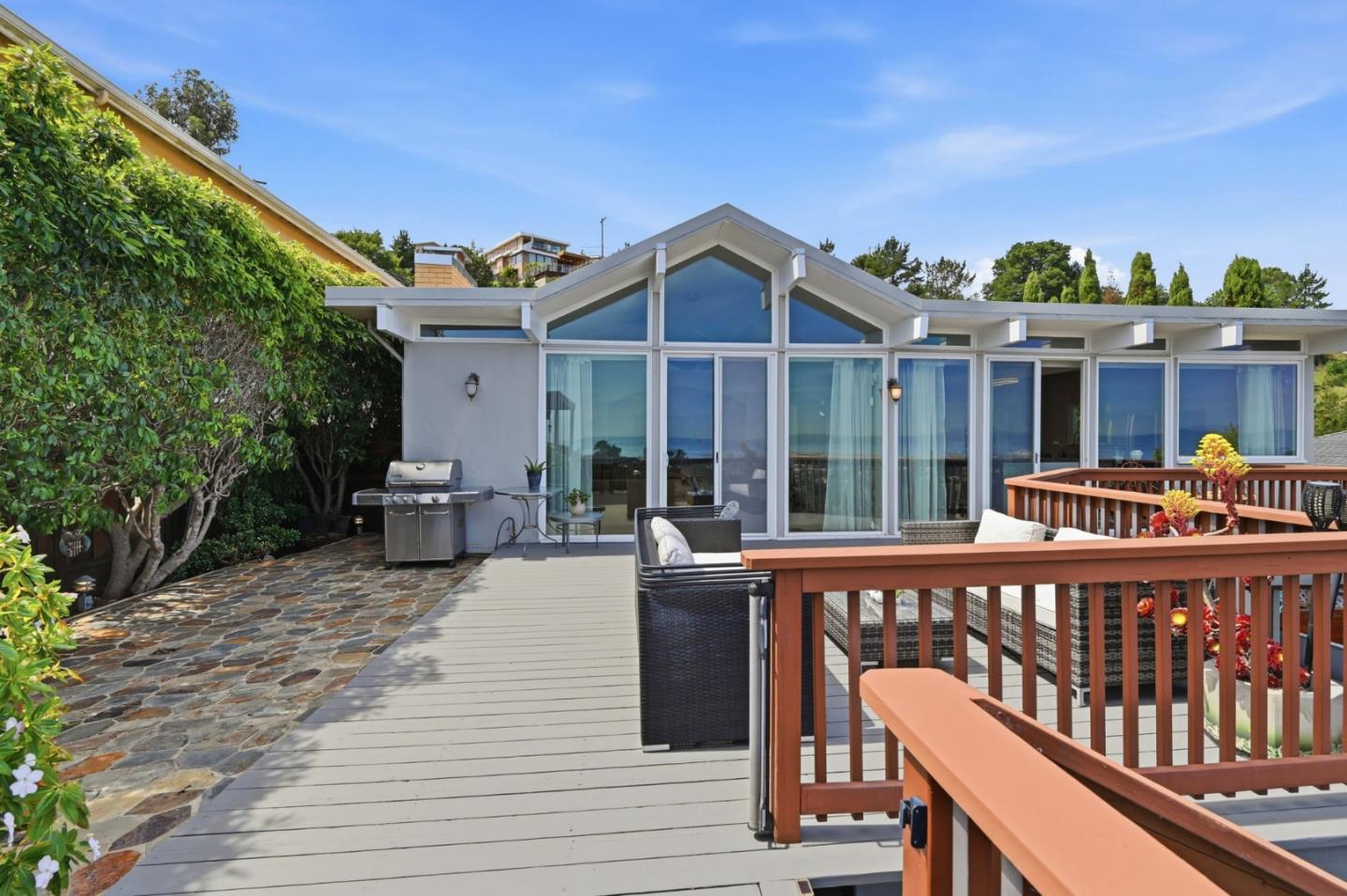 Detail Gallery Image 28 of 47 For 973 Larkspur Dr, Millbrae,  CA 94030 - 5 Beds | 3 Baths