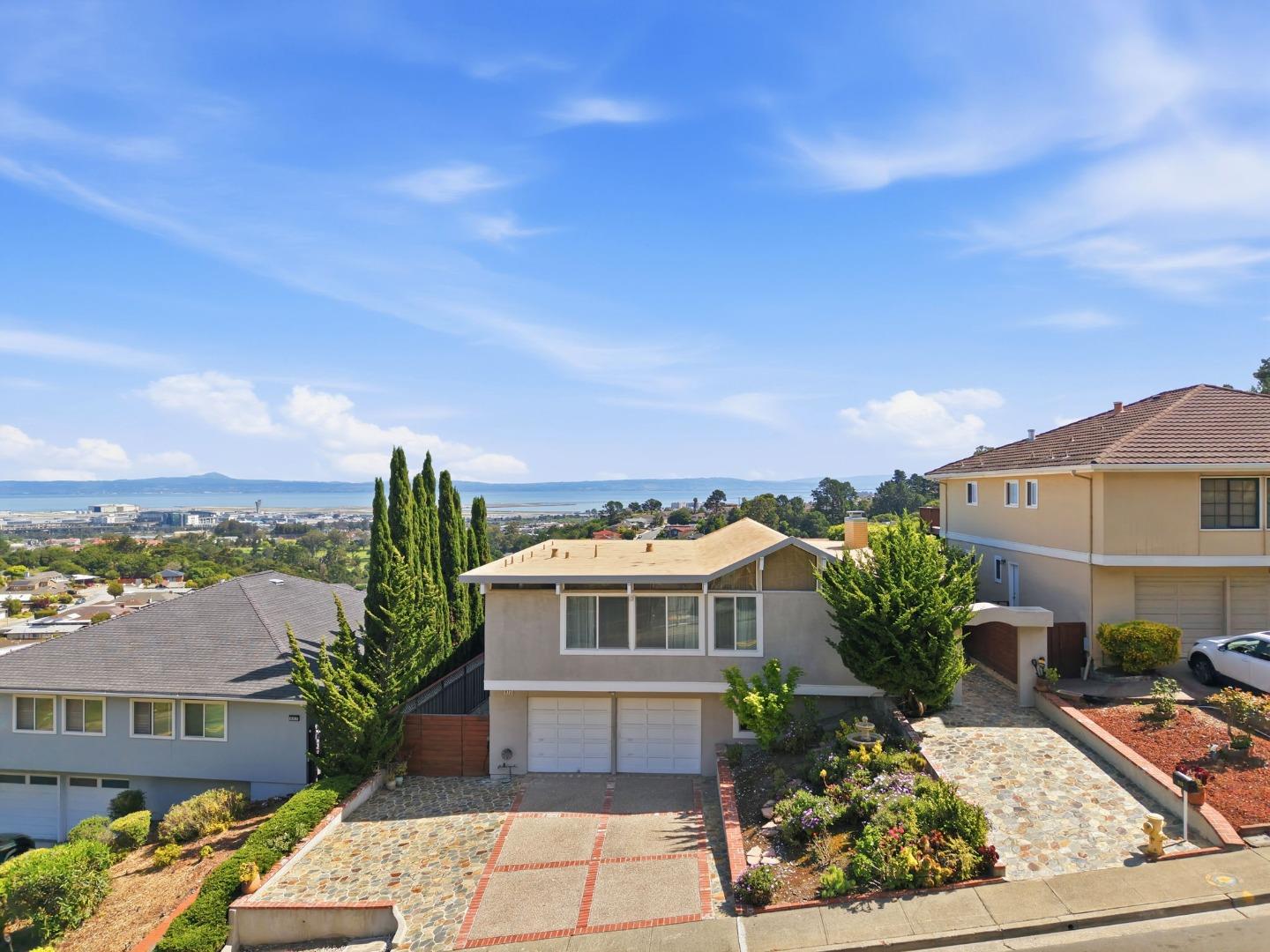 Detail Gallery Image 6 of 47 For 973 Larkspur Dr, Millbrae,  CA 94030 - 5 Beds | 3 Baths