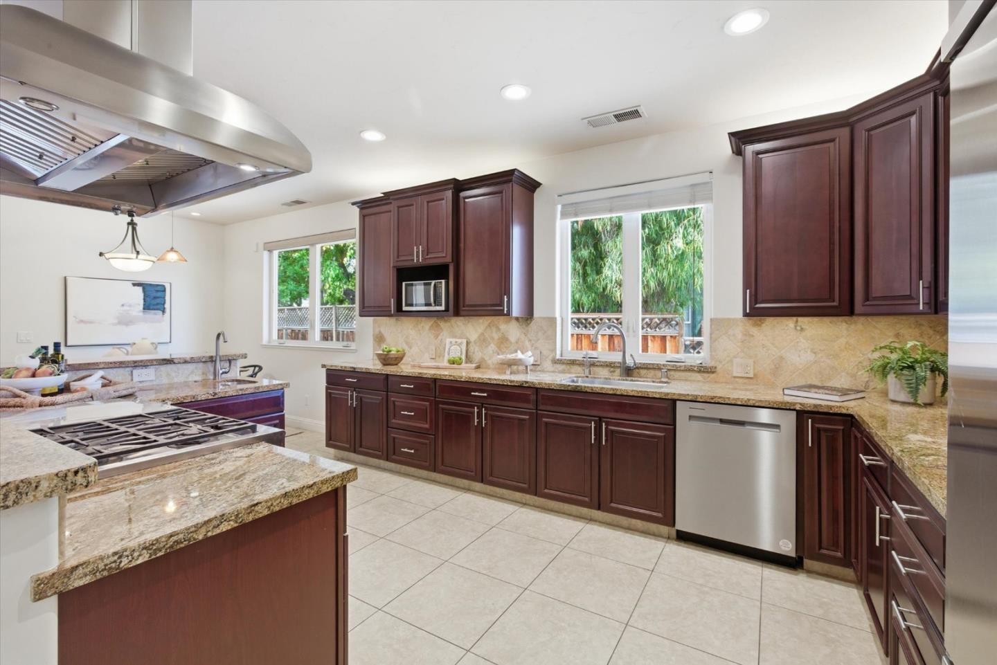 Detail Gallery Image 12 of 70 For 155 W Rosemary Ln, Campbell,  CA 95008 - 3 Beds | 2 Baths