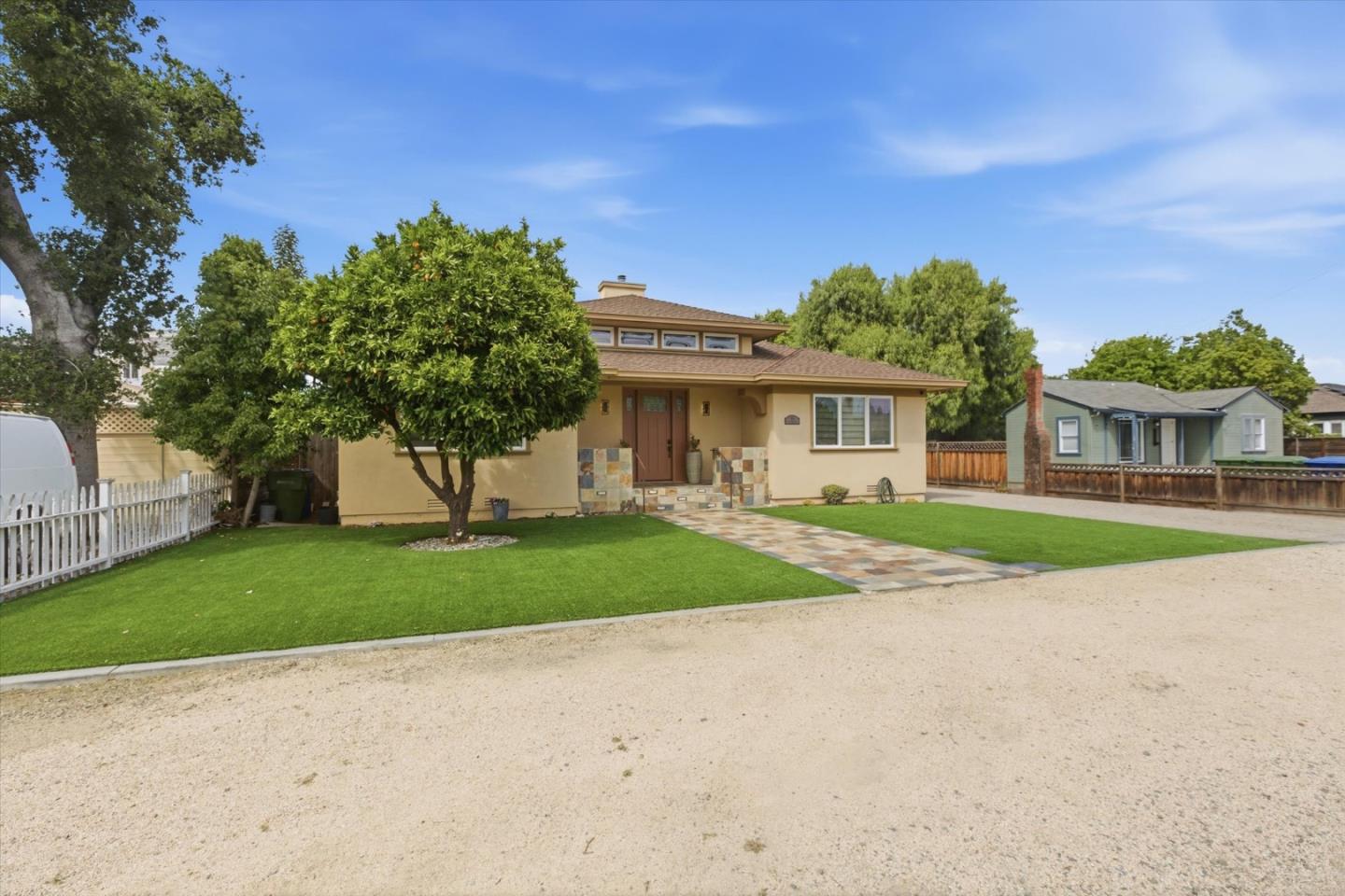 Detail Gallery Image 3 of 70 For 155 W Rosemary Ln, Campbell,  CA 95008 - 3 Beds | 2 Baths