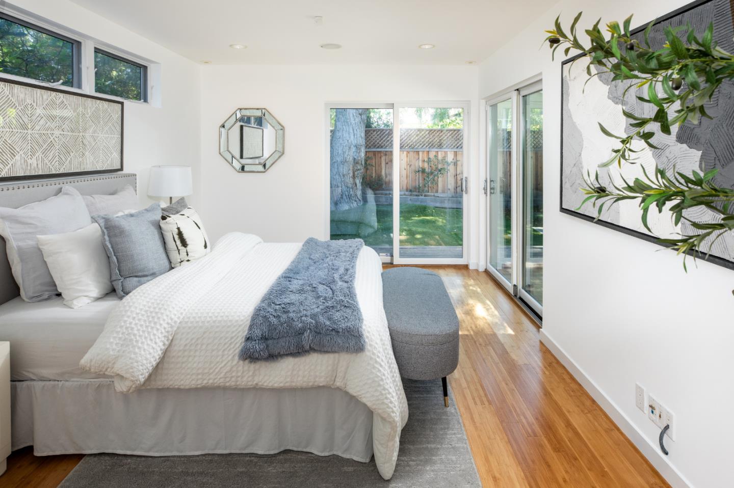 Detail Gallery Image 14 of 29 For 2161 Valparaiso Ave, Menlo Park,  CA 94025 - 4 Beds | 3/1 Baths