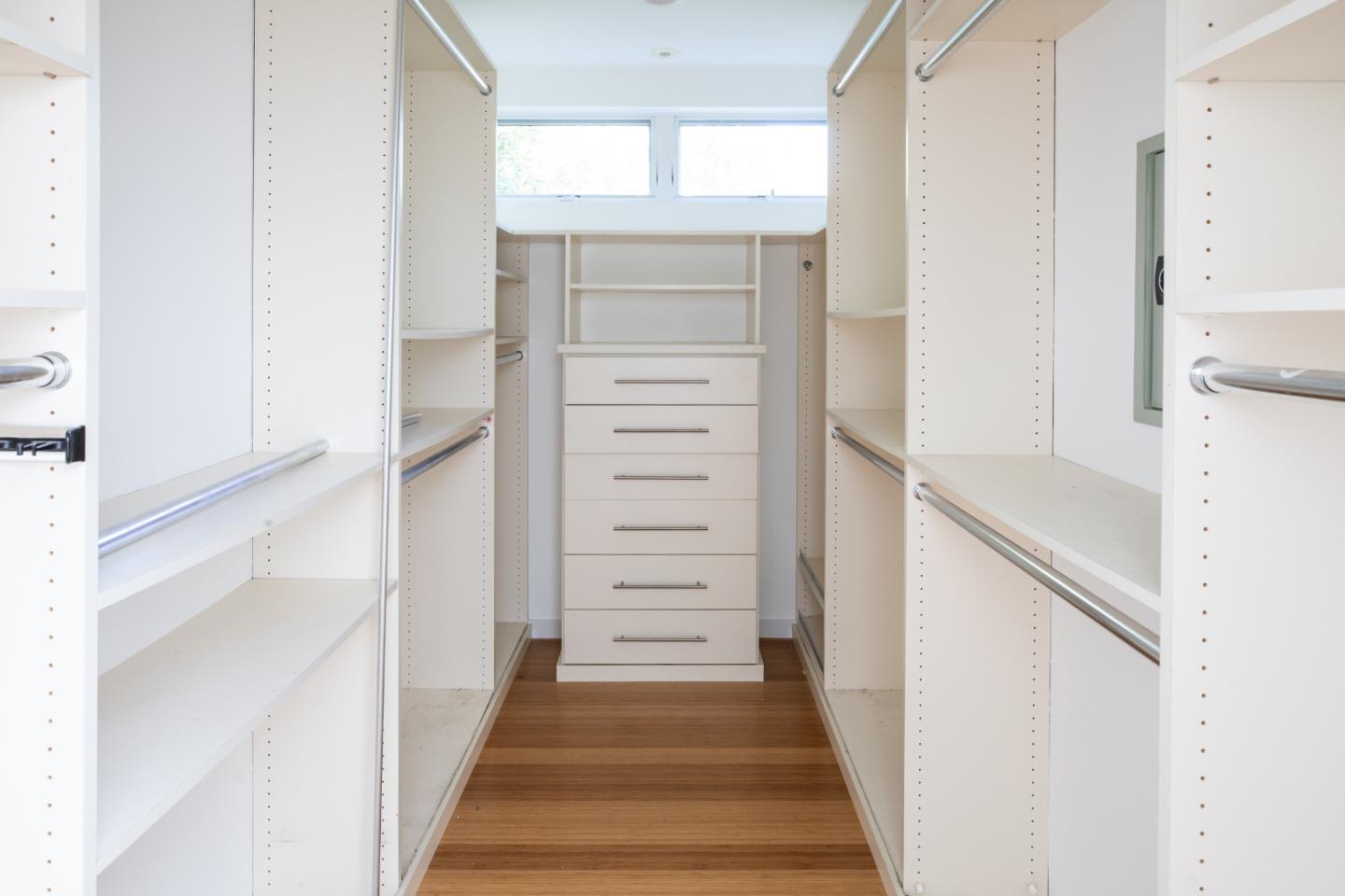 Detail Gallery Image 20 of 29 For 2161 Valparaiso Ave, Menlo Park,  CA 94025 - 4 Beds | 3/1 Baths