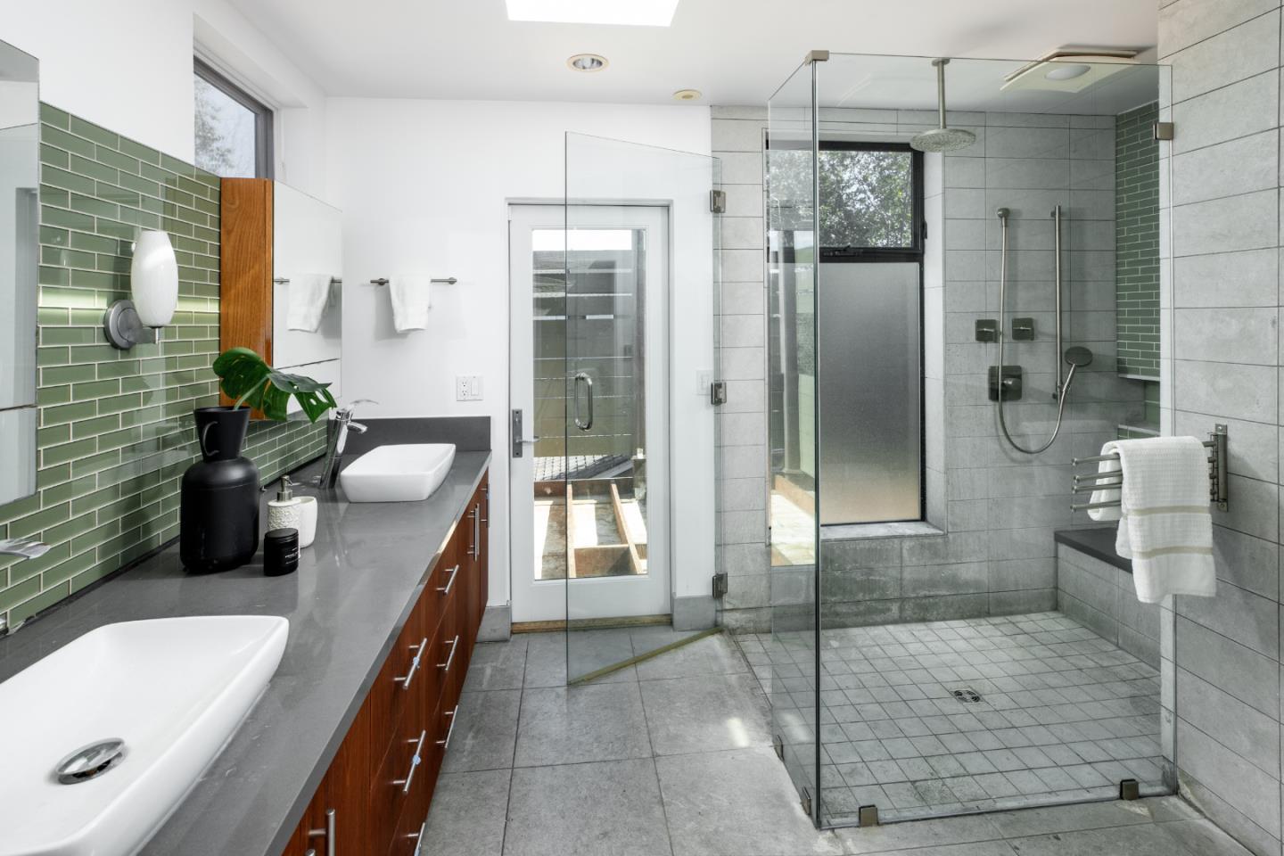 Detail Gallery Image 22 of 29 For 2161 Valparaiso Ave, Menlo Park,  CA 94025 - 4 Beds | 3/1 Baths