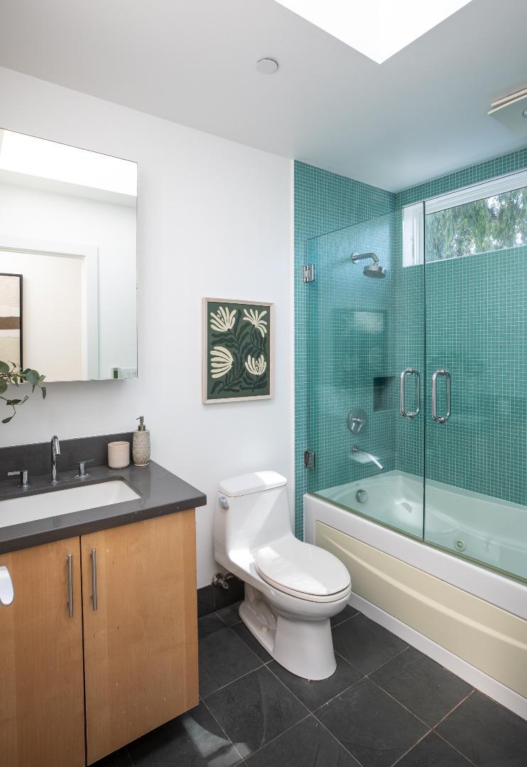 Detail Gallery Image 23 of 29 For 2161 Valparaiso Ave, Menlo Park,  CA 94025 - 4 Beds | 3/1 Baths