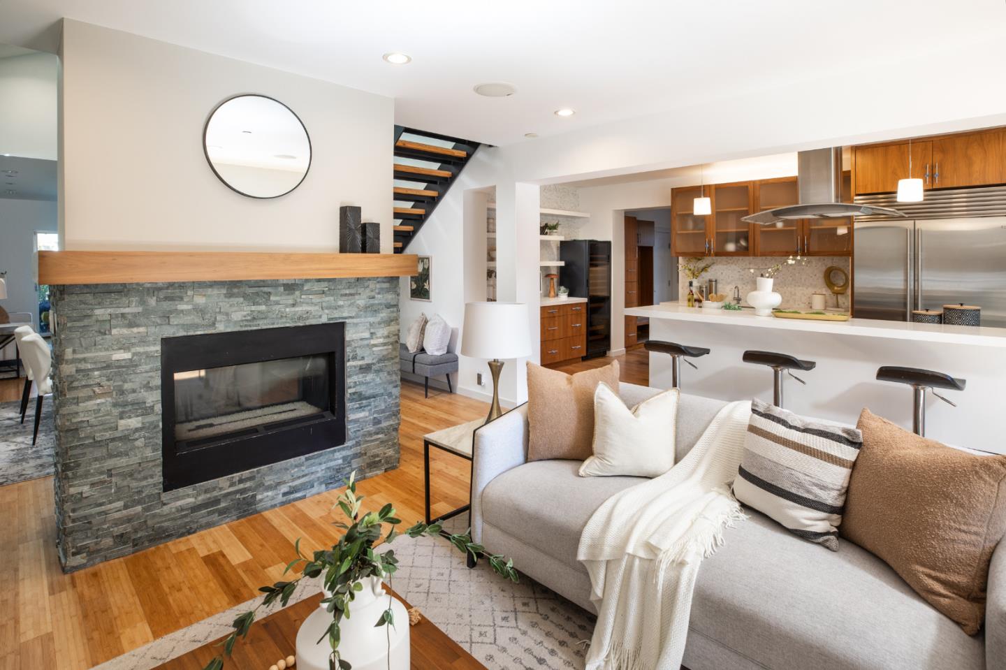 Detail Gallery Image 7 of 29 For 2161 Valparaiso Ave, Menlo Park,  CA 94025 - 4 Beds | 3/1 Baths