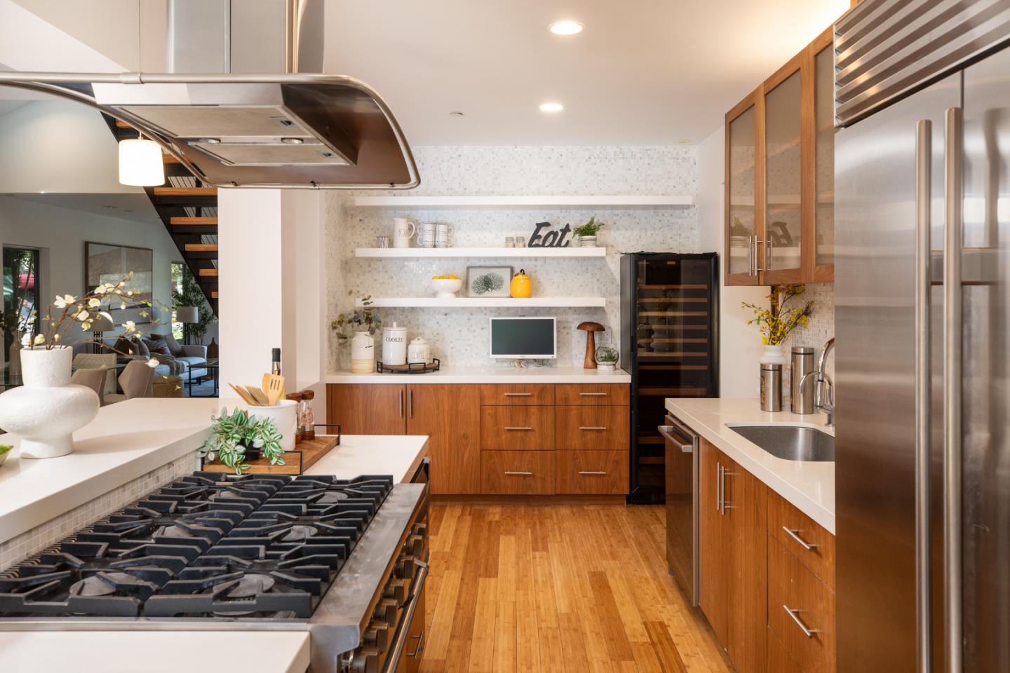 Detail Gallery Image 9 of 29 For 2161 Valparaiso Ave, Menlo Park,  CA 94025 - 4 Beds | 3/1 Baths