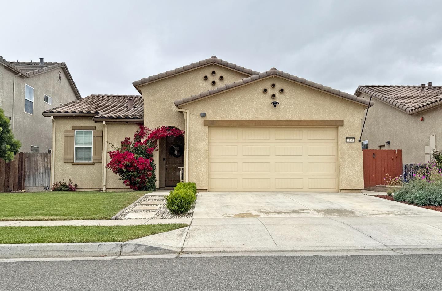 Detail Gallery Image 4 of 40 For 1151 La Colina St, Soledad,  CA 93960 - 3 Beds | 2 Baths