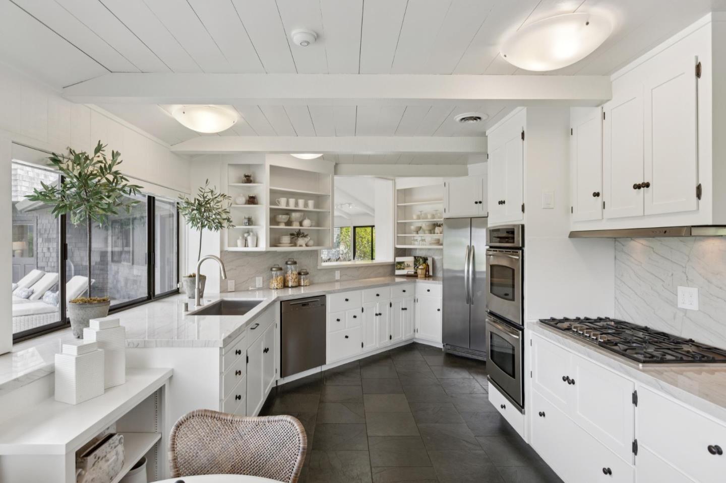 Detail Gallery Image 14 of 51 For 120 Deer Meadow Ln, Portola Valley,  CA 94028 - 5 Beds | 4 Baths