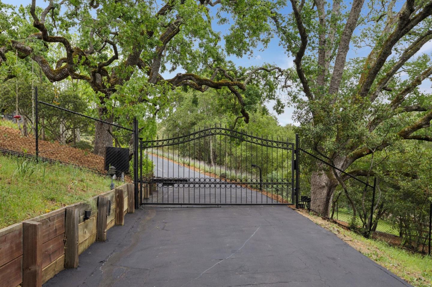 Detail Gallery Image 5 of 51 For 120 Deer Meadow Ln, Portola Valley,  CA 94028 - 5 Beds | 4 Baths