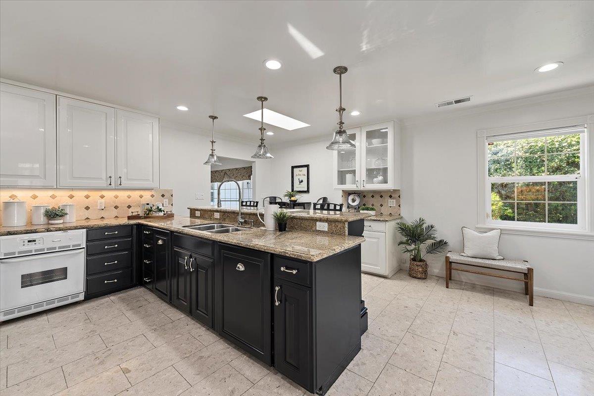 Detail Gallery Image 10 of 37 For 820 Revere Way, Redwood City,  CA 94062 - 3 Beds | 1/1 Baths