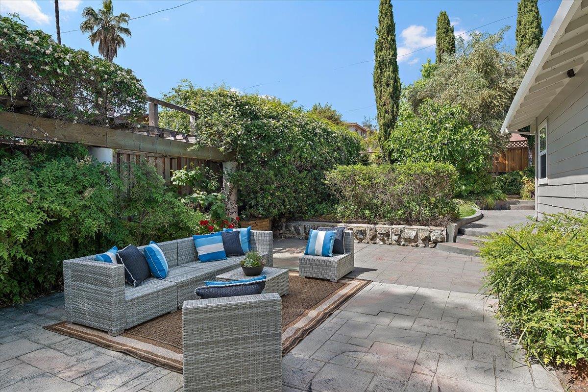 Detail Gallery Image 24 of 37 For 820 Revere Way, Redwood City,  CA 94062 - 3 Beds | 1/1 Baths