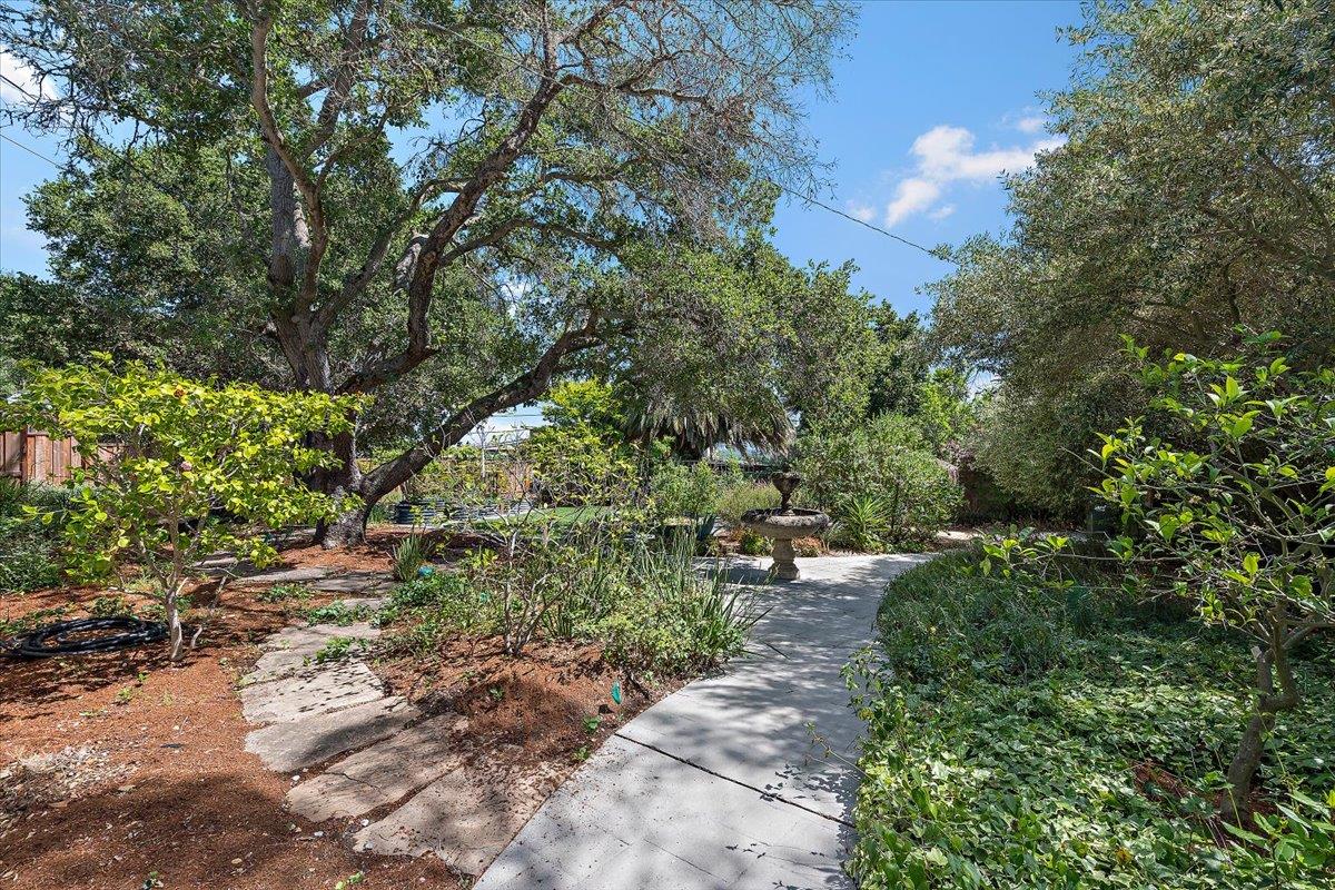 Detail Gallery Image 26 of 37 For 820 Revere Way, Redwood City,  CA 94062 - 3 Beds | 1/1 Baths