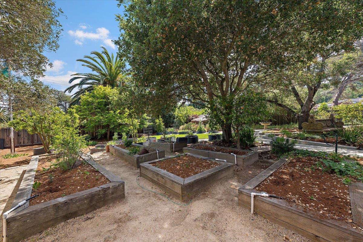 Detail Gallery Image 27 of 37 For 820 Revere Way, Redwood City,  CA 94062 - 3 Beds | 1/1 Baths