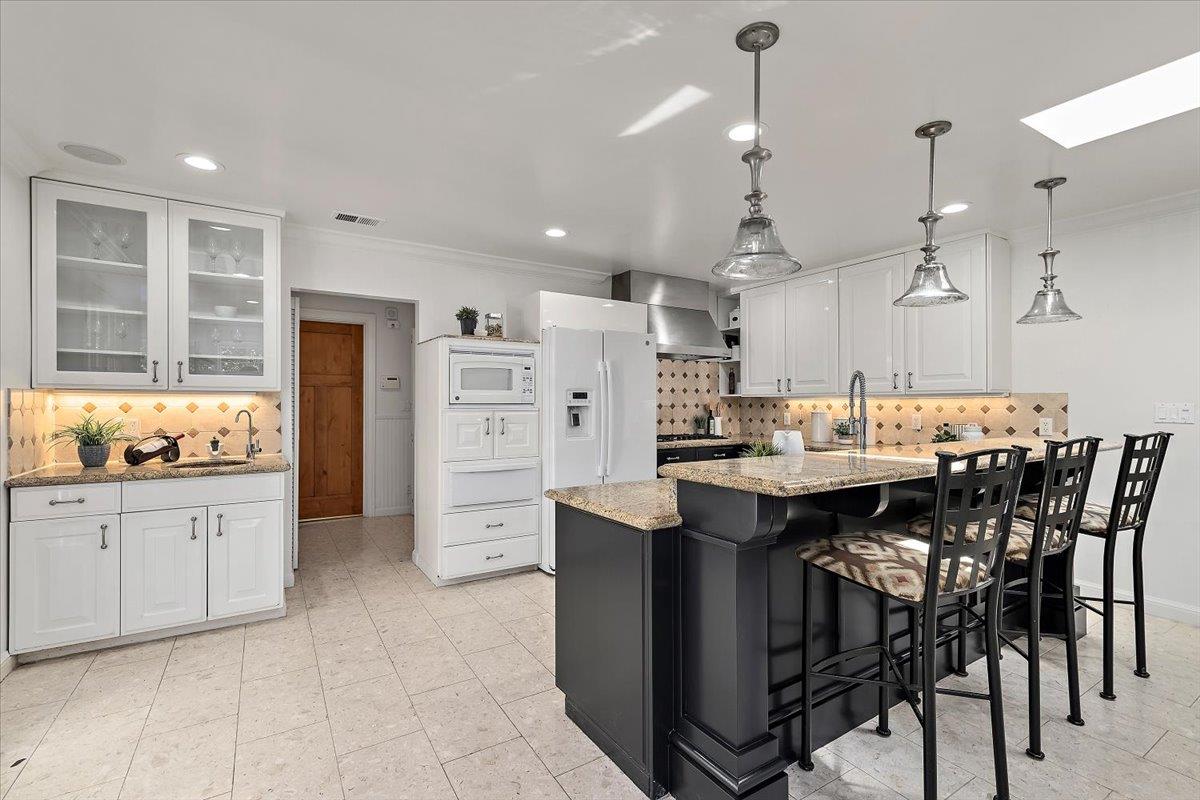 Detail Gallery Image 9 of 37 For 820 Revere Way, Redwood City,  CA 94062 - 3 Beds | 1/1 Baths