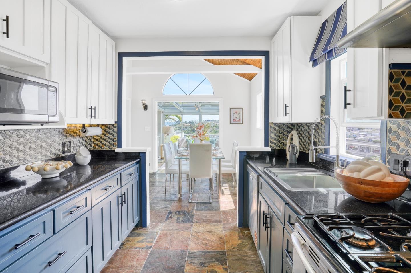 Detail Gallery Image 23 of 58 For 446 Nevada St, San Francisco,  CA 94110 - 3 Beds | 3 Baths