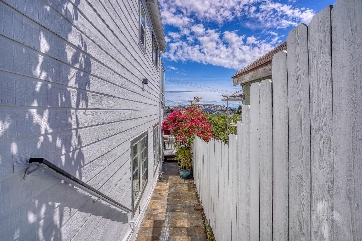 Detail Gallery Image 43 of 58 For 446 Nevada St, San Francisco,  CA 94110 - 3 Beds | 3 Baths