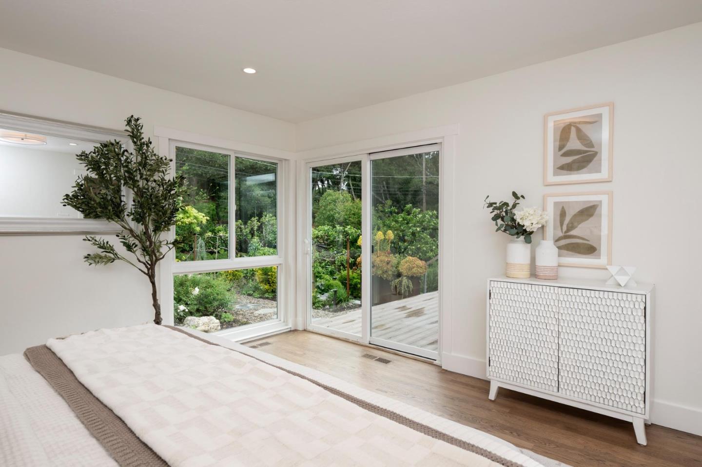 Detail Gallery Image 28 of 58 For 606 Yale Dr, San Mateo,  CA 94402 - 5 Beds | 3 Baths