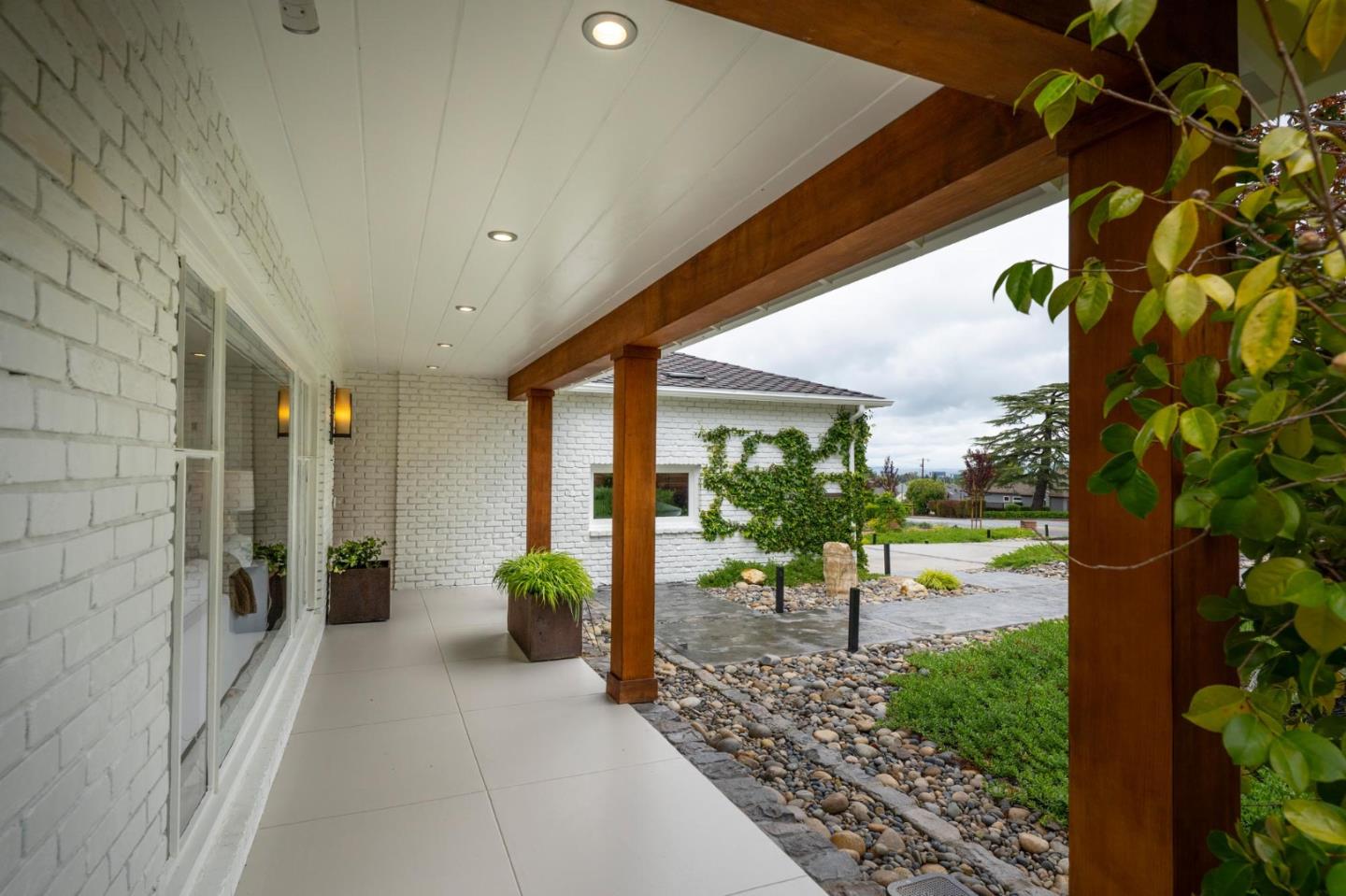 Detail Gallery Image 4 of 58 For 606 Yale Dr, San Mateo,  CA 94402 - 5 Beds | 3 Baths