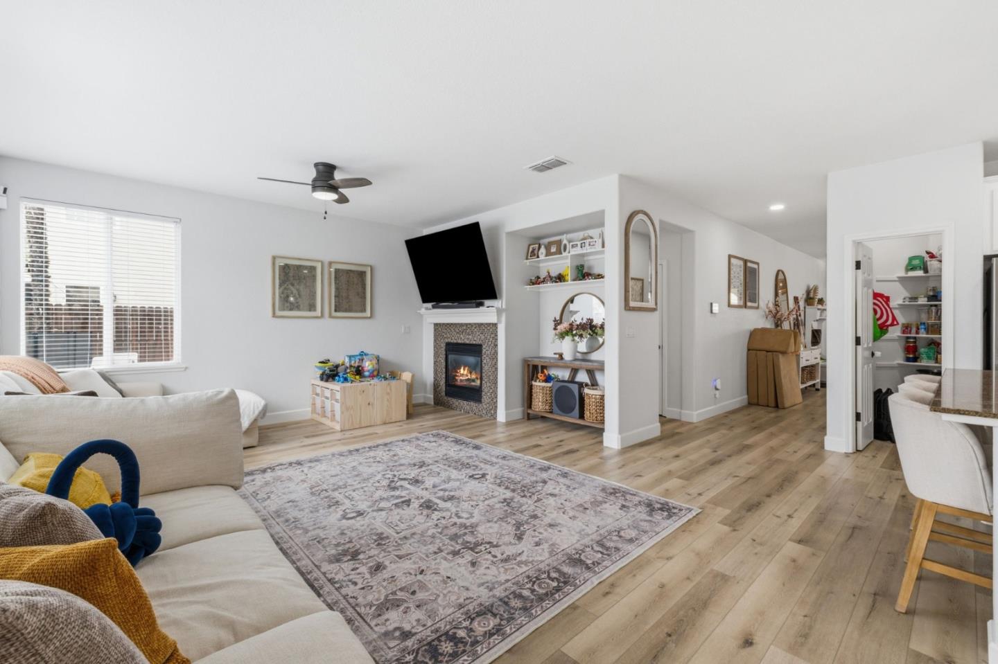 Detail Gallery Image 12 of 44 For 2454 Bracco Way, Riverbank,  CA 95367 - 4 Beds | 3 Baths