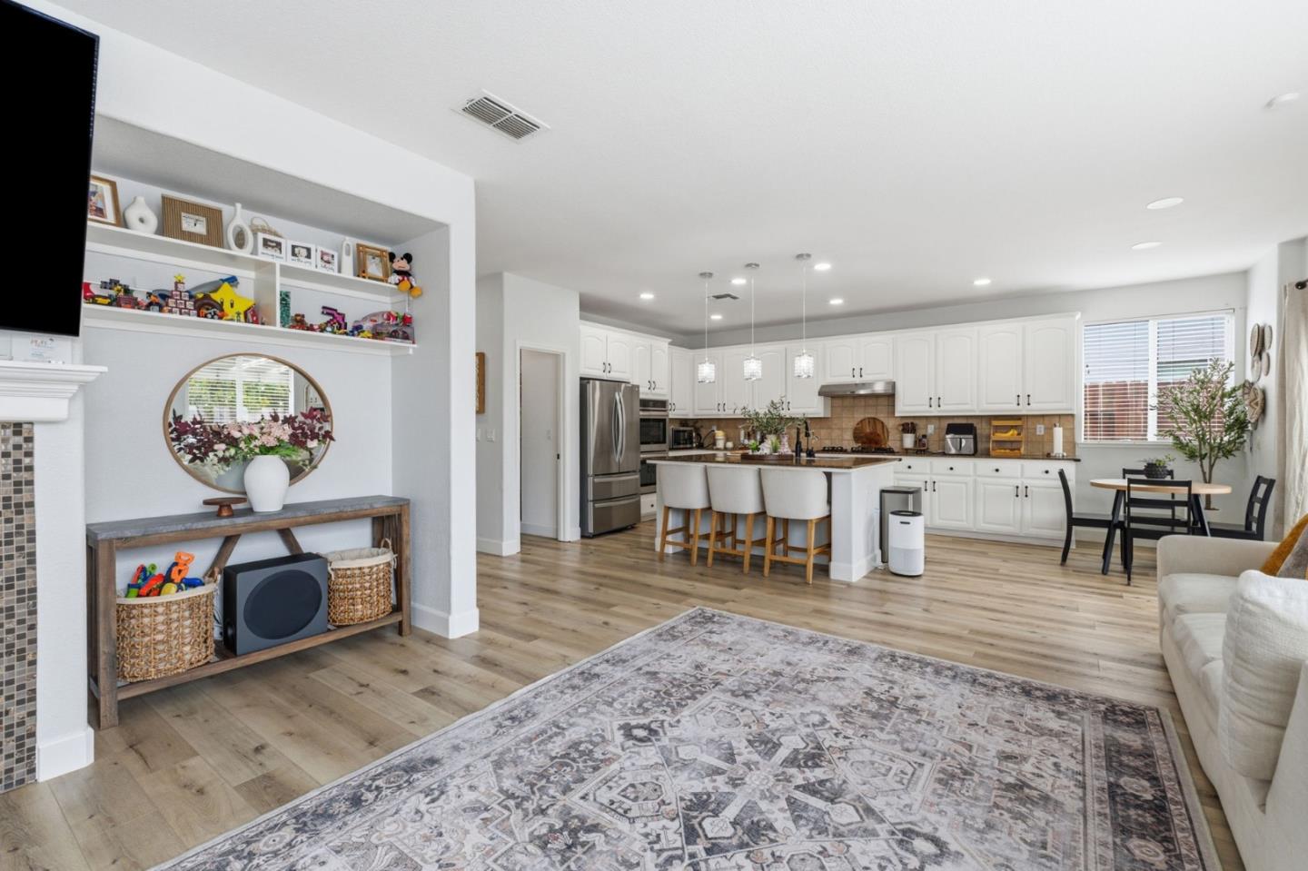 Detail Gallery Image 14 of 44 For 2454 Bracco Way, Riverbank,  CA 95367 - 4 Beds | 3 Baths