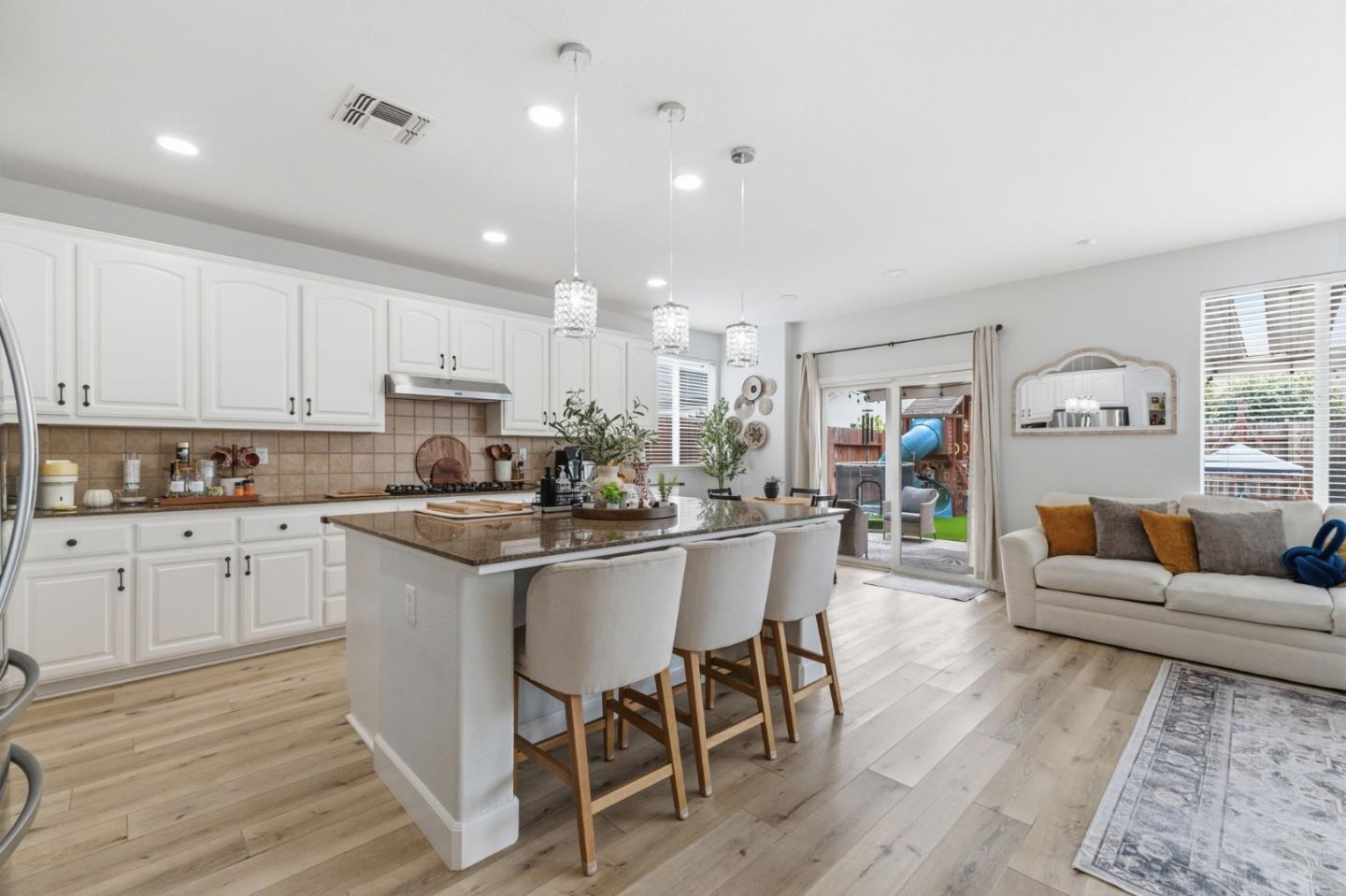 Detail Gallery Image 15 of 44 For 2454 Bracco Way, Riverbank,  CA 95367 - 4 Beds | 3 Baths