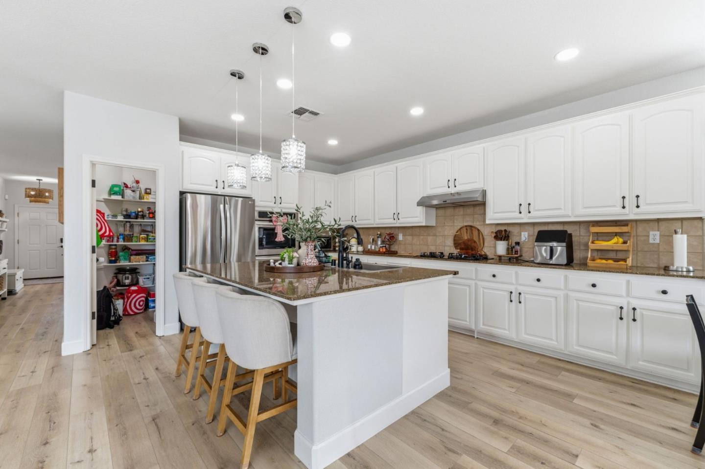 Detail Gallery Image 16 of 44 For 2454 Bracco Way, Riverbank,  CA 95367 - 4 Beds | 3 Baths