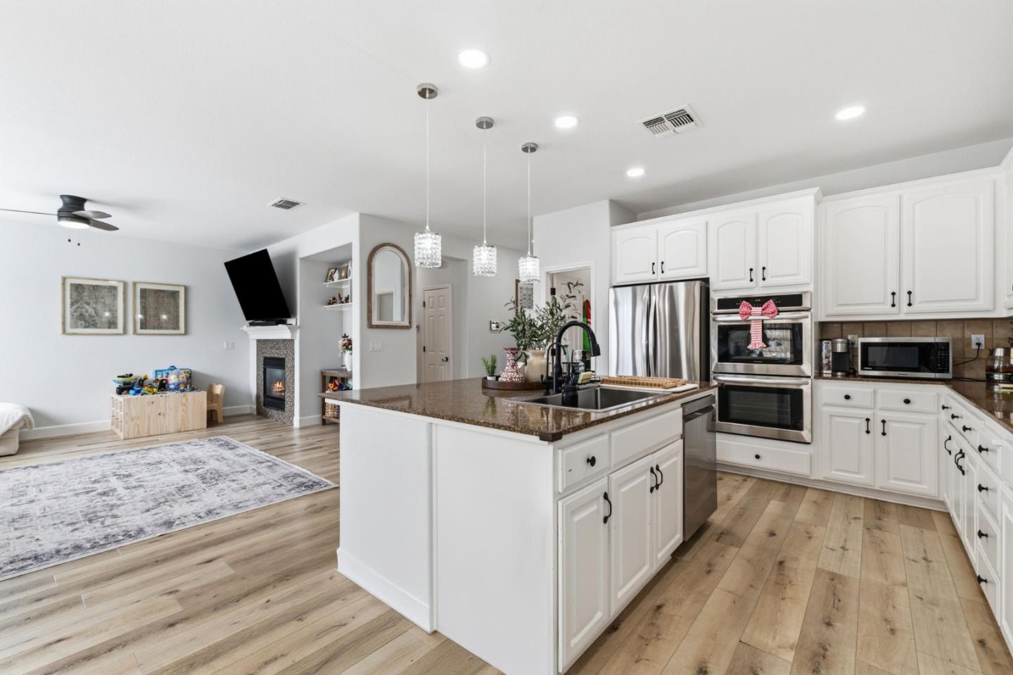 Detail Gallery Image 17 of 44 For 2454 Bracco Way, Riverbank,  CA 95367 - 4 Beds | 3 Baths