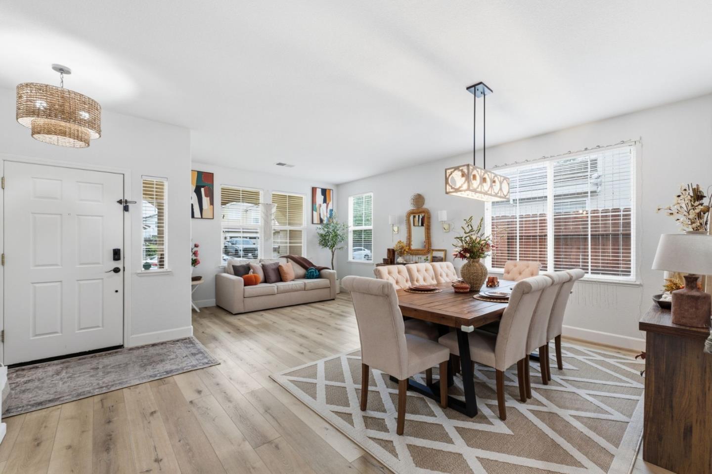 Detail Gallery Image 3 of 44 For 2454 Bracco Way, Riverbank,  CA 95367 - 4 Beds | 3 Baths