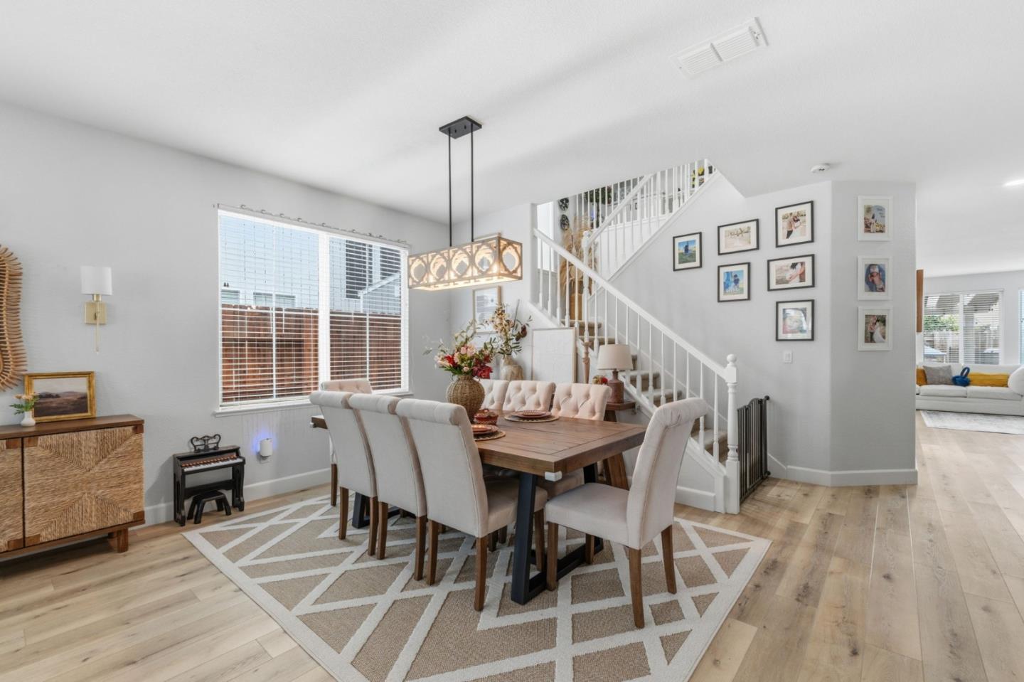 Detail Gallery Image 4 of 44 For 2454 Bracco Way, Riverbank,  CA 95367 - 4 Beds | 3 Baths