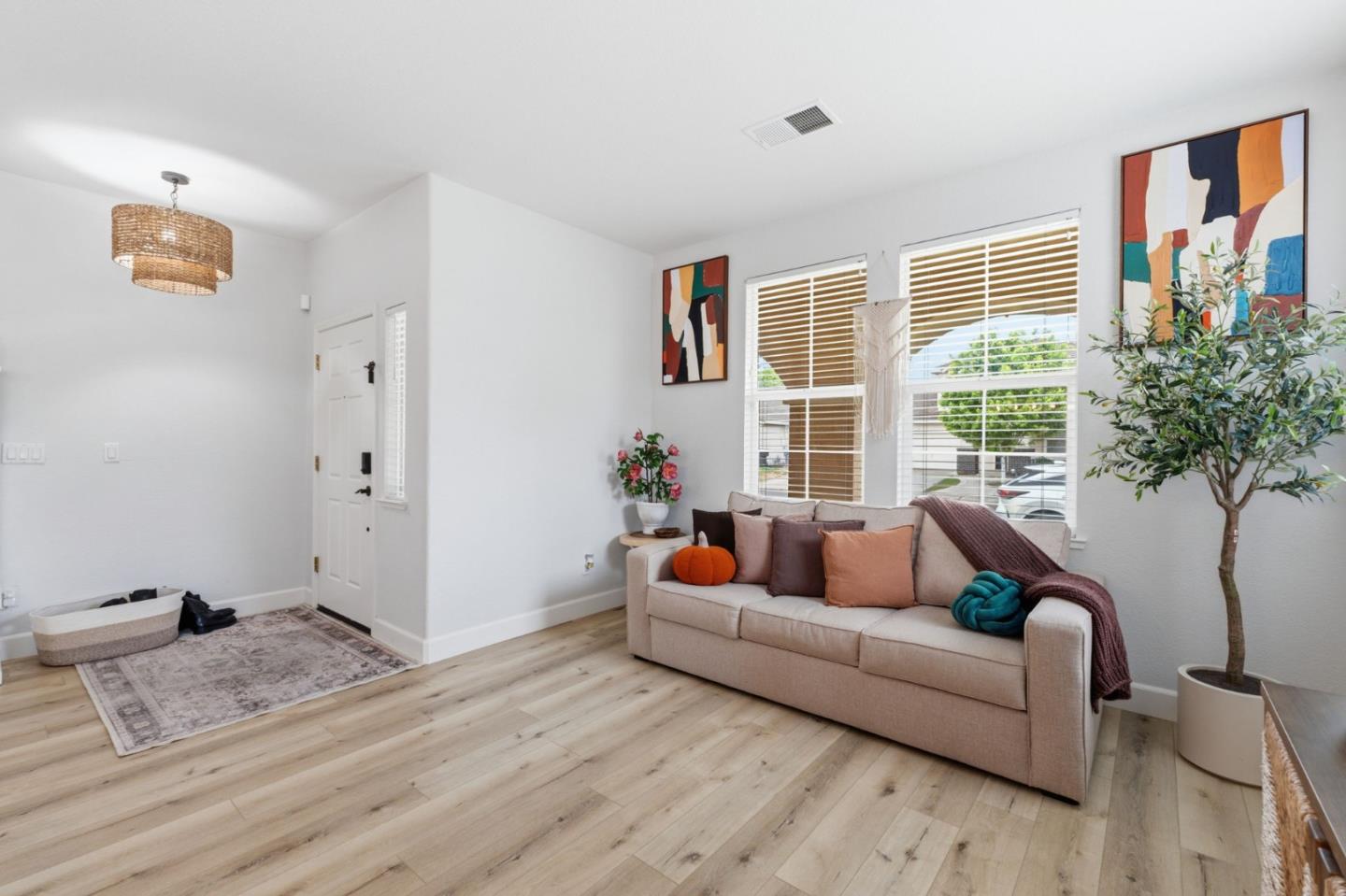 Detail Gallery Image 7 of 44 For 2454 Bracco Way, Riverbank,  CA 95367 - 4 Beds | 3 Baths