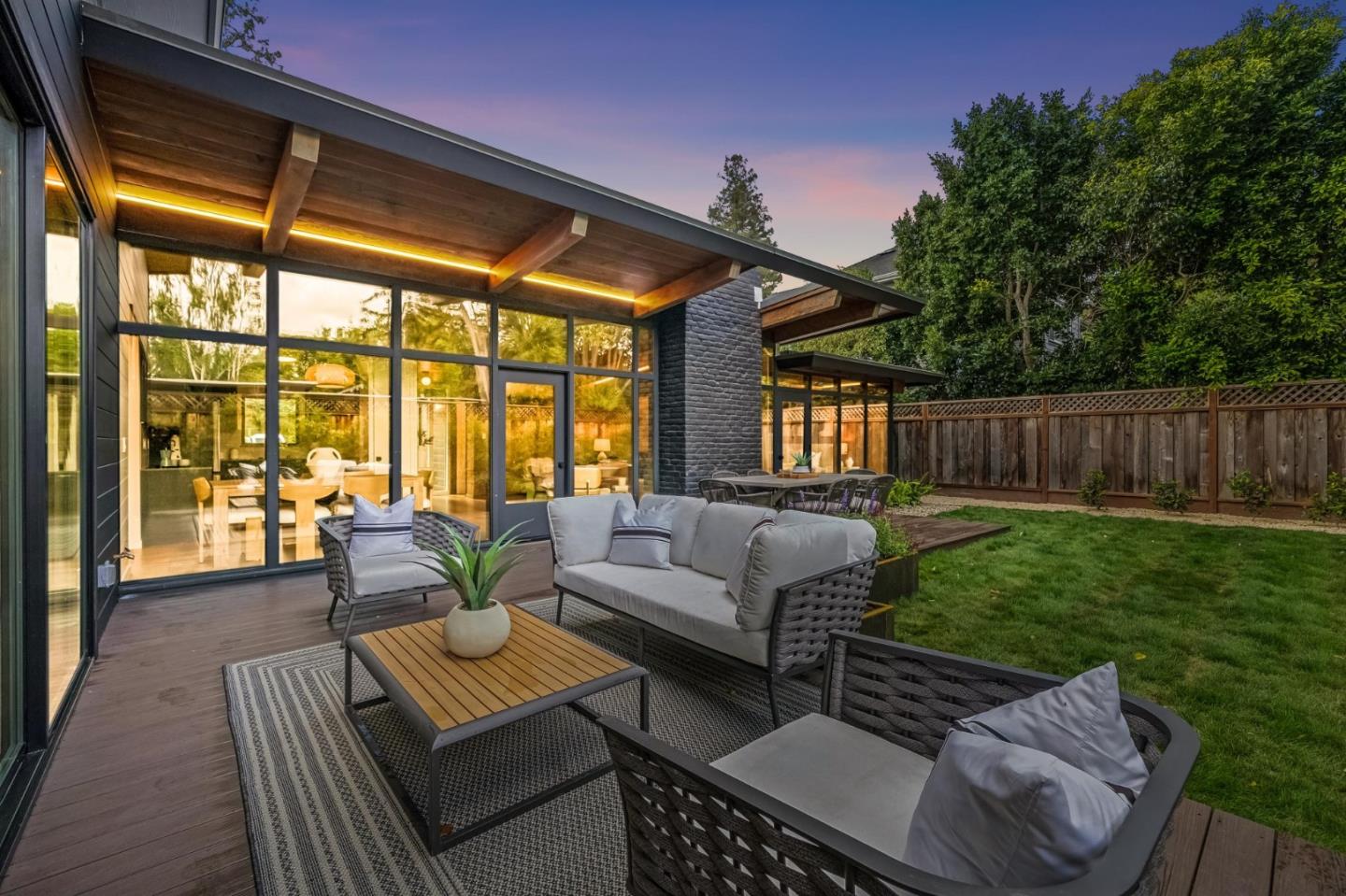 Detail Gallery Image 7 of 31 For 748 Kendall Ave, Palo Alto,  CA 94306 - 5 Beds | 3 Baths