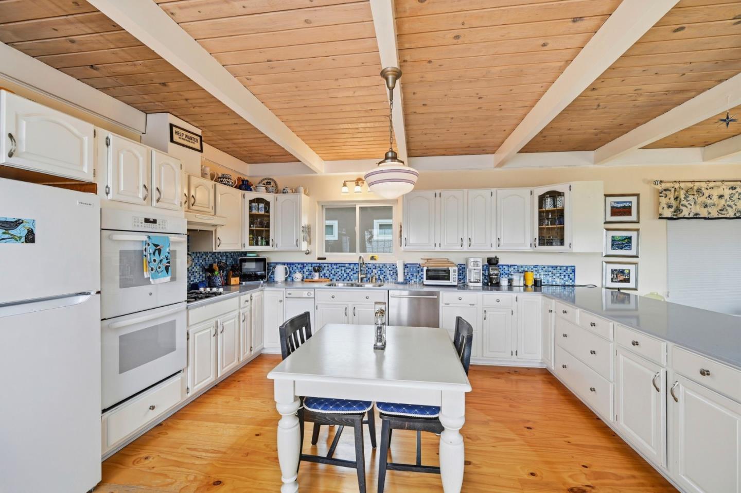 Detail Gallery Image 10 of 29 For 50 Tulare St, Brisbane,  CA 94005 - 4 Beds | 2/1 Baths