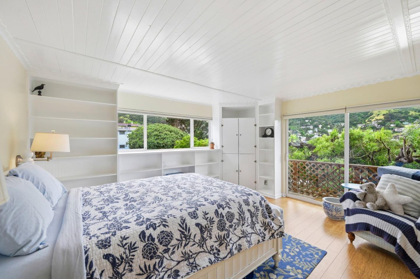 Detail Gallery Image 12 of 29 For 50 Tulare St, Brisbane,  CA 94005 - 4 Beds | 2/1 Baths