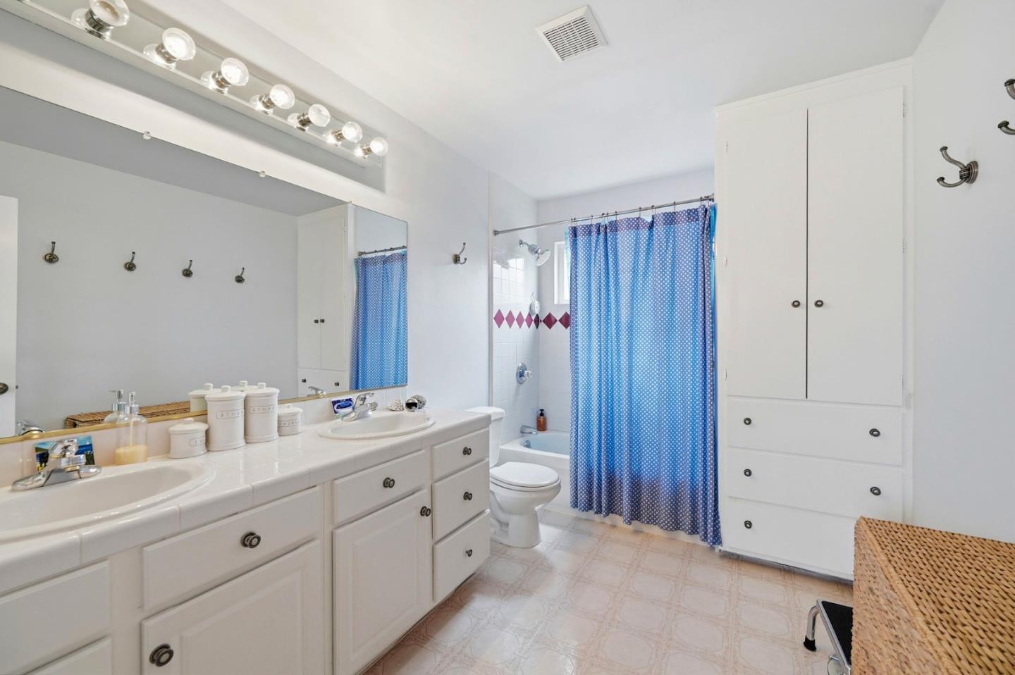 Detail Gallery Image 14 of 29 For 50 Tulare St, Brisbane,  CA 94005 - 4 Beds | 2/1 Baths