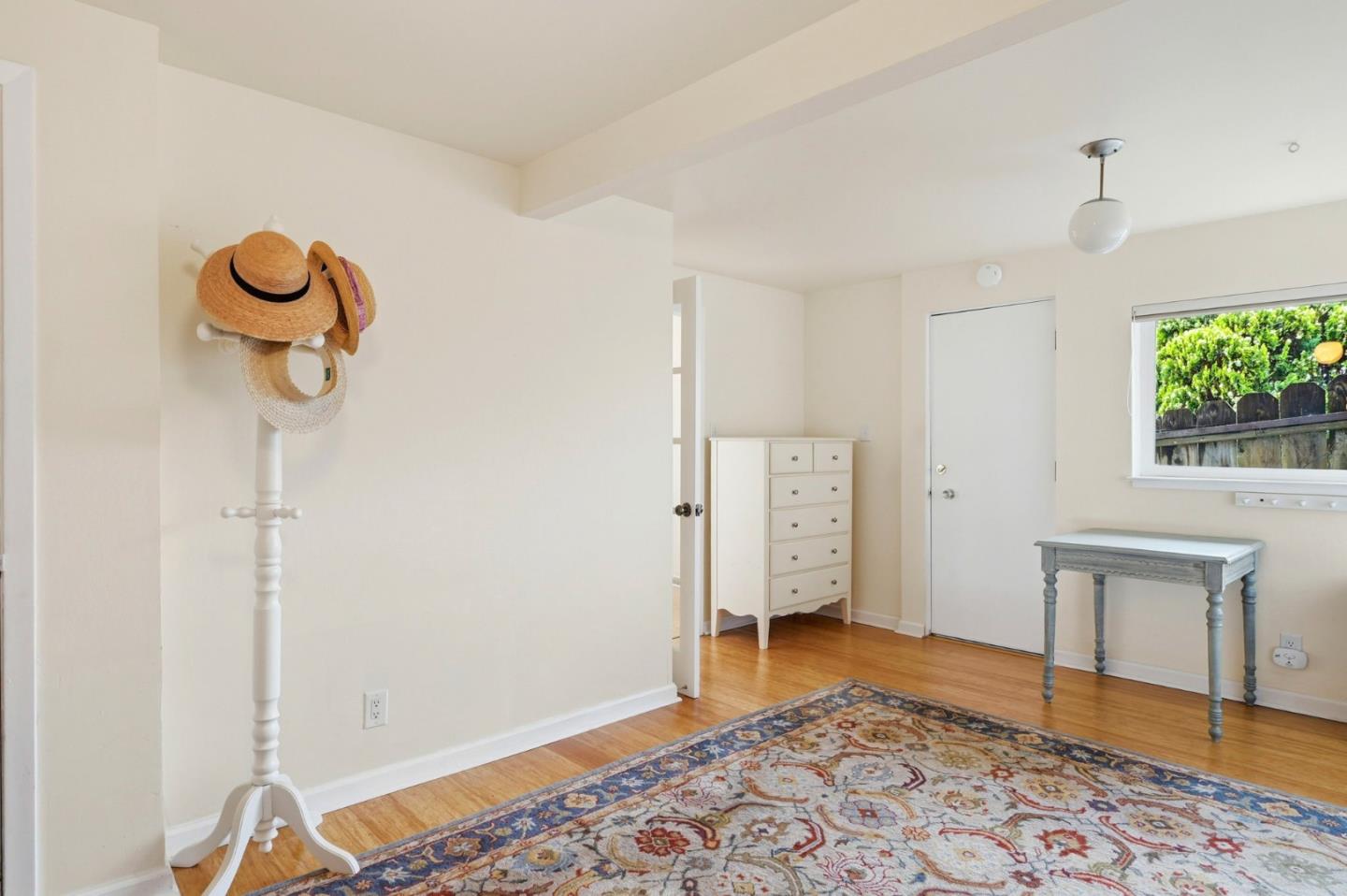 Detail Gallery Image 16 of 29 For 50 Tulare St, Brisbane,  CA 94005 - 4 Beds | 2/1 Baths