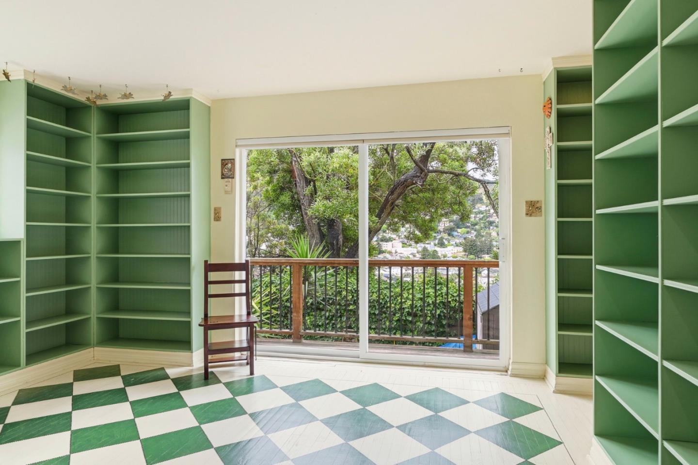 Detail Gallery Image 17 of 29 For 50 Tulare St, Brisbane,  CA 94005 - 4 Beds | 2/1 Baths