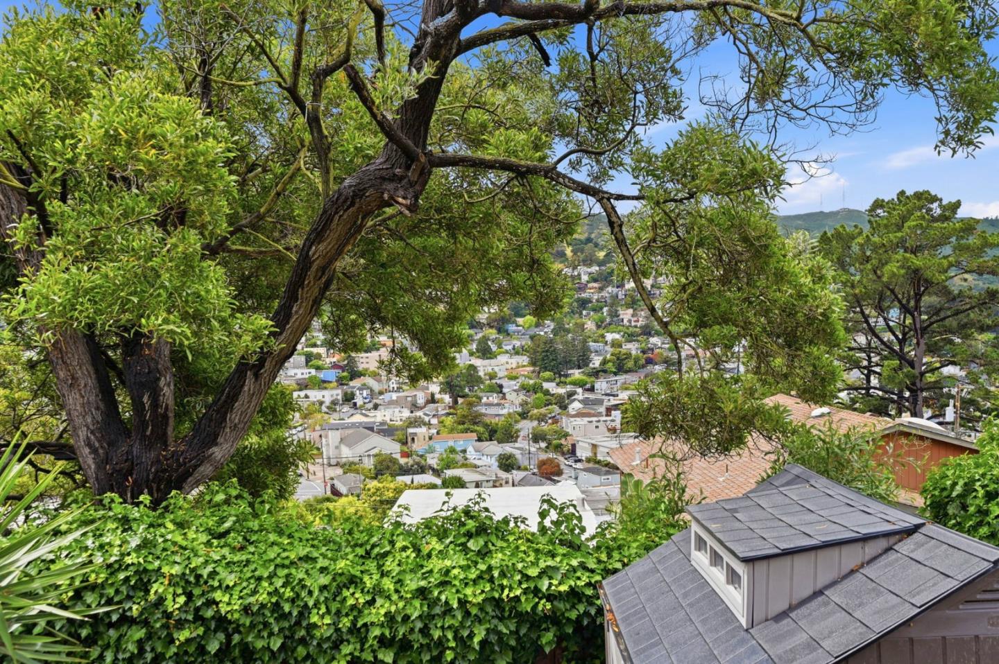 Detail Gallery Image 24 of 29 For 50 Tulare St, Brisbane,  CA 94005 - 4 Beds | 2/1 Baths