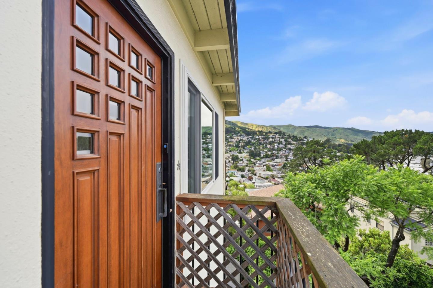 Detail Gallery Image 3 of 29 For 50 Tulare St, Brisbane,  CA 94005 - 4 Beds | 2/1 Baths