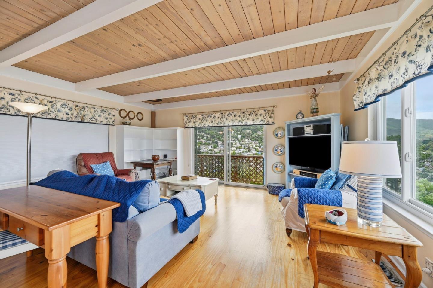 Detail Gallery Image 5 of 29 For 50 Tulare St, Brisbane,  CA 94005 - 4 Beds | 2/1 Baths