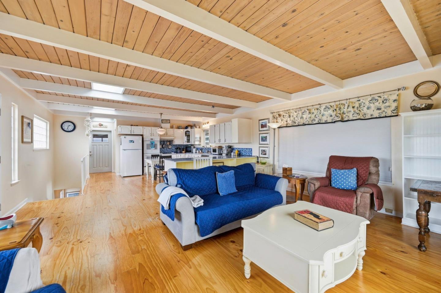 Detail Gallery Image 6 of 29 For 50 Tulare St, Brisbane,  CA 94005 - 4 Beds | 2/1 Baths