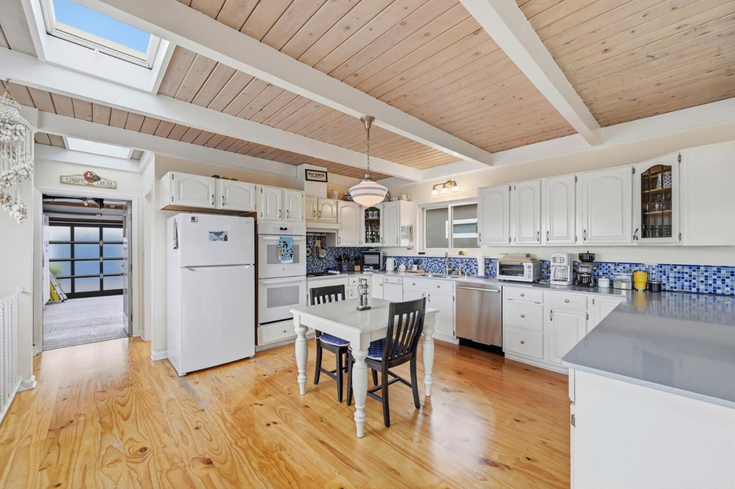 Detail Gallery Image 7 of 29 For 50 Tulare St, Brisbane,  CA 94005 - 4 Beds | 2/1 Baths