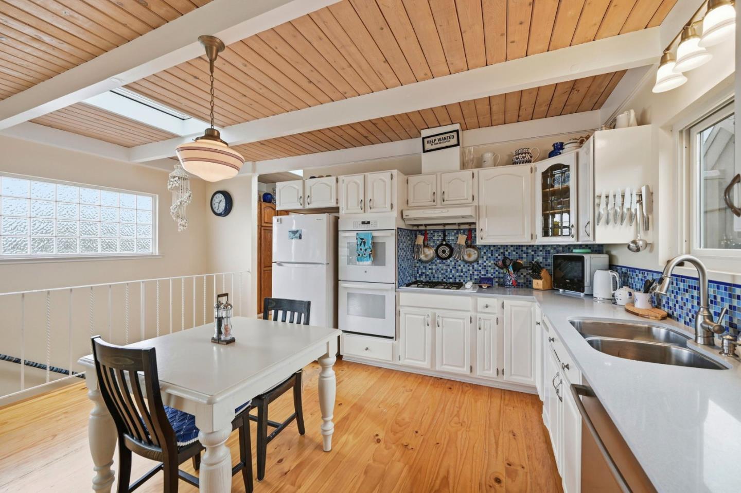 Detail Gallery Image 8 of 29 For 50 Tulare St, Brisbane,  CA 94005 - 4 Beds | 2/1 Baths