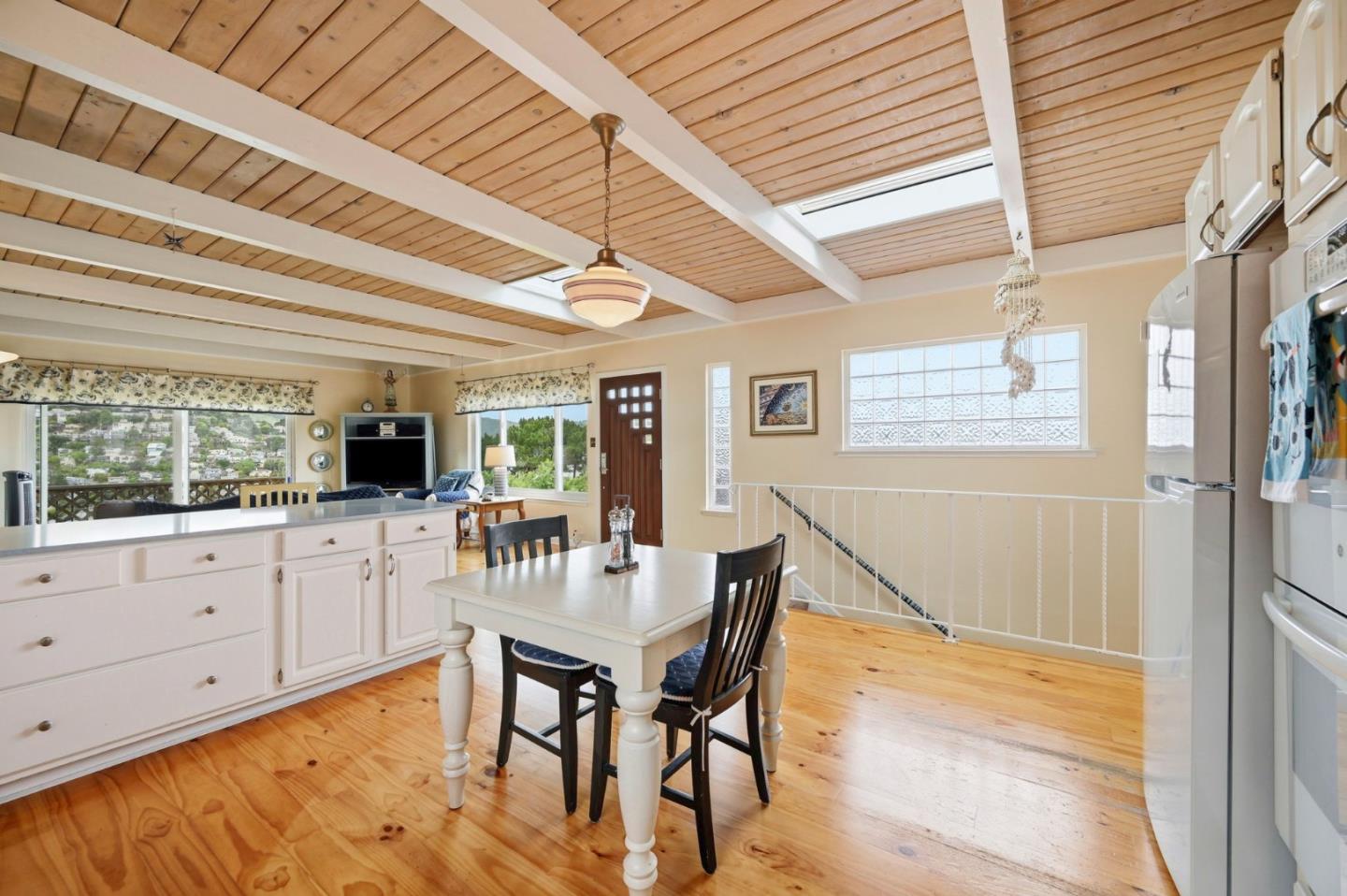 Detail Gallery Image 9 of 29 For 50 Tulare St, Brisbane,  CA 94005 - 4 Beds | 2/1 Baths